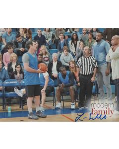 Lou Saliba MODERN FAMILY signed 8x10 # G03