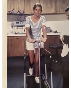 Lindsay Wagner The Bionic Woman Original signed 8X10 Photo 52