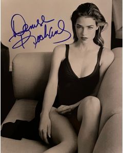 Denise Richards 007 THE WORLD IS NOT ENOUGH, EMPIRE Original signed 8X10 Photo