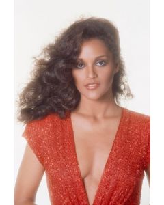 Jayne Kennedy-close up red V-neck