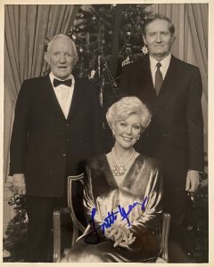 Loretta Young (RIP 1913-2000) CHRISTMAS EVE 1986 Original signed 8X10 Photo #2