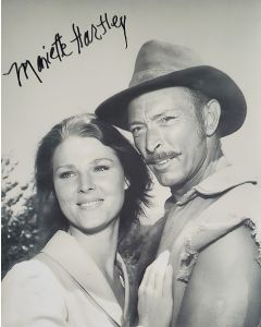 Mariette Hartley BARQUERO signed 8x10 # G13