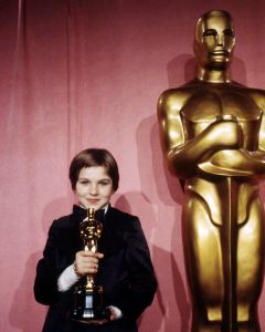 Tatum O'Neal- HOLDING ACADEMY AWARD 1973